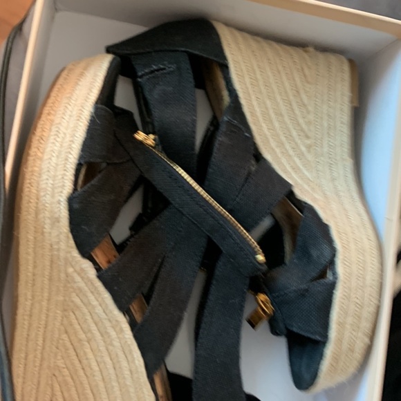 Van - Picture 2 of 4